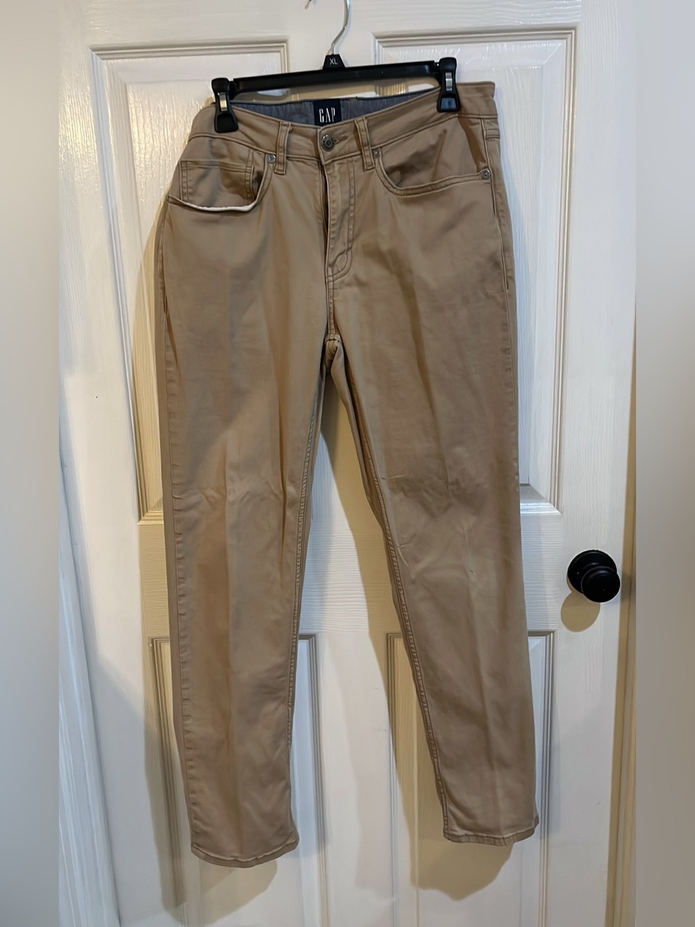 Men’s Gap khaki jeans